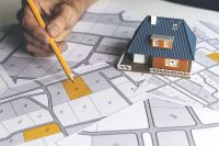 Foto: Grundstückspläne mit Modellhaus