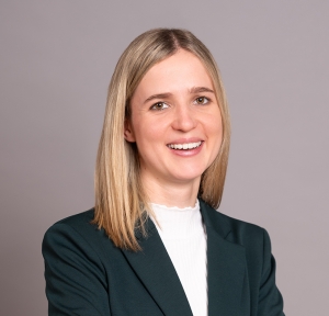 Corinna Hofmann, Senior Assistentin
Bachelor of Arts (B.A.), München